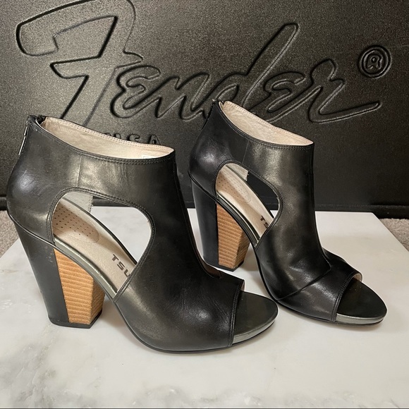 Black leather Tsubo heels with wood detail - Picture 2 of 4